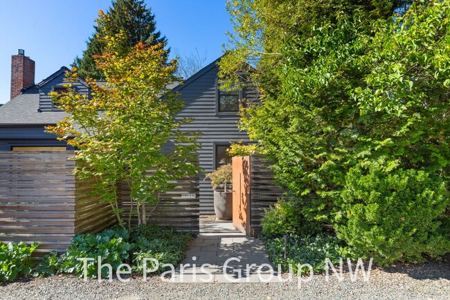 Building Photo - ***APPROVED APPLICATION***Stunning Fully-R...