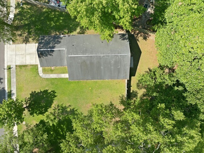 Building Photo - Comfortable 3BR Ranch with 2-Car Garage in Northwoods Pointe