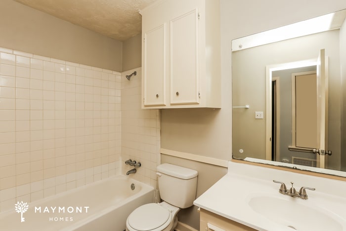 Building Photo - 5377 Brookhollow Dr