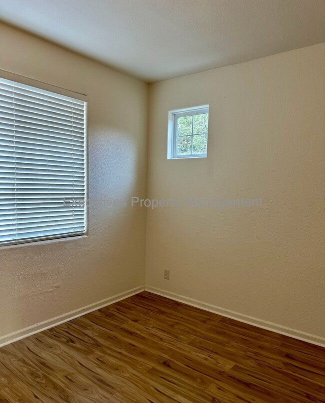 Building Photo - 182 Oleander Dr