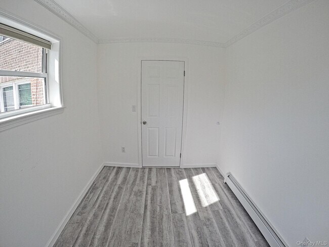 Building Photo - 40-24 Aske St