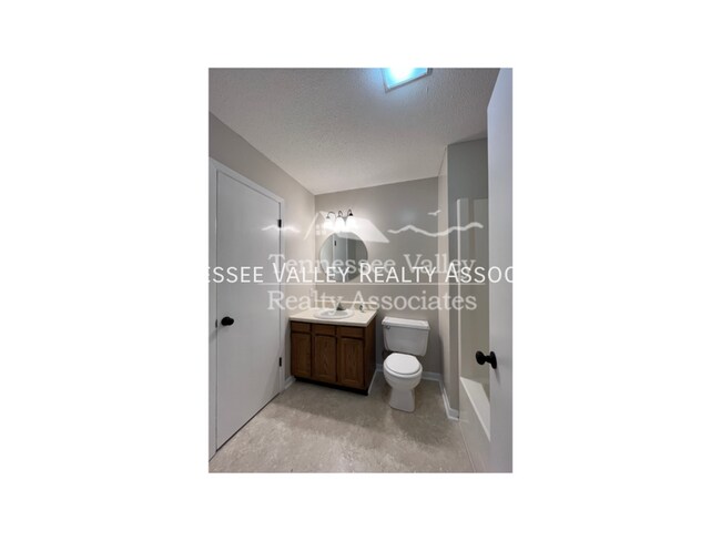 Building Photo - 8500 Olde Colony Trail