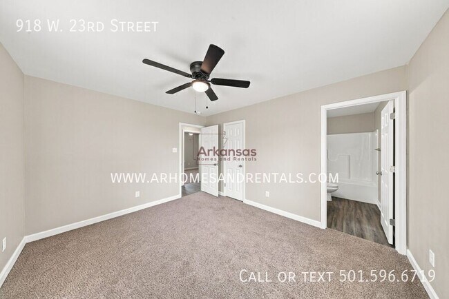 Building Photo - 918 W 23rd St
