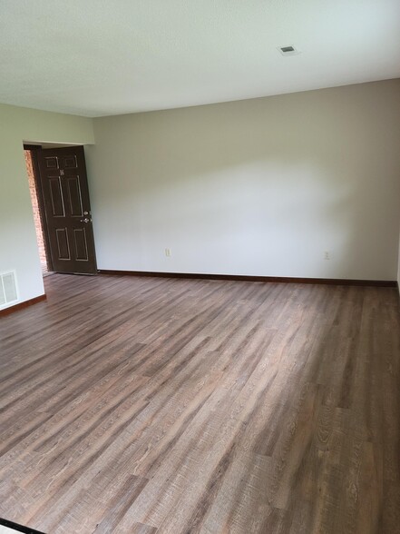 Building Photo - 16 Cherry Tree Ln