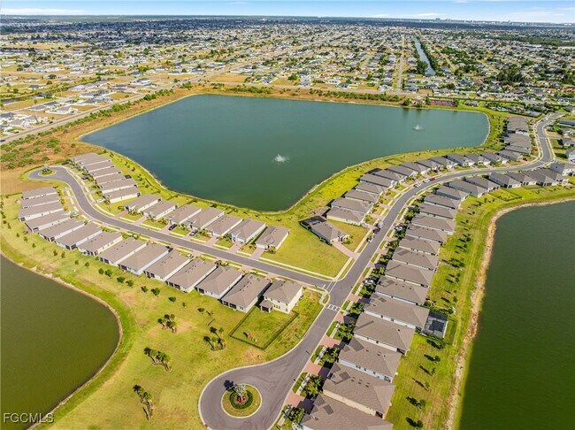 Building Photo - 607 Parkshore Lk Ave