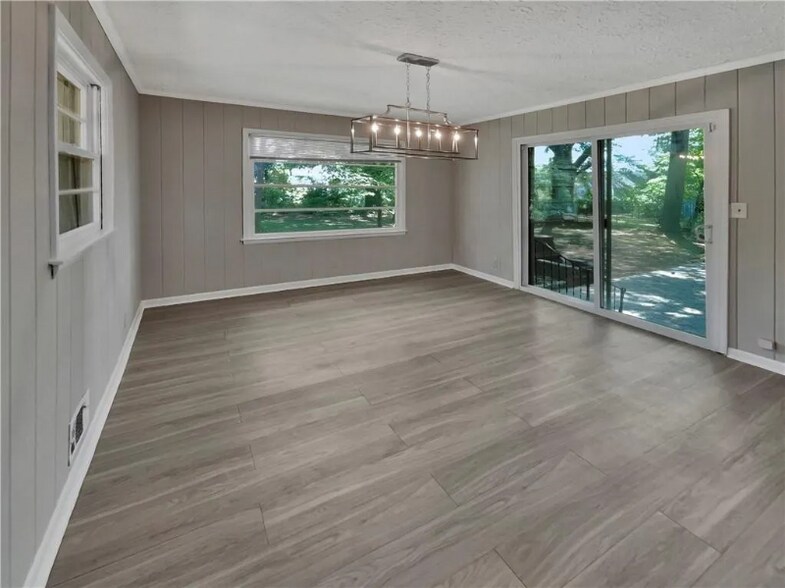 Building Photo - 2559 Clifton Springs Manor