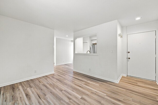 Building Photo - 1243 Cedars Ct