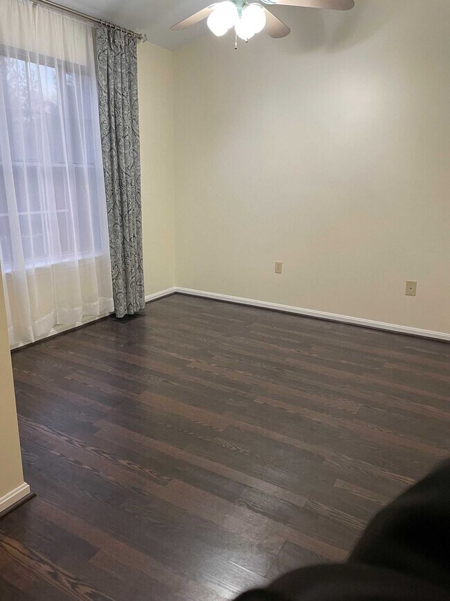 Building Photo - Spacious 3BR Townhome with Walkout Basement, Deck, Fenced Yard, Central A/C + Assigned Parking