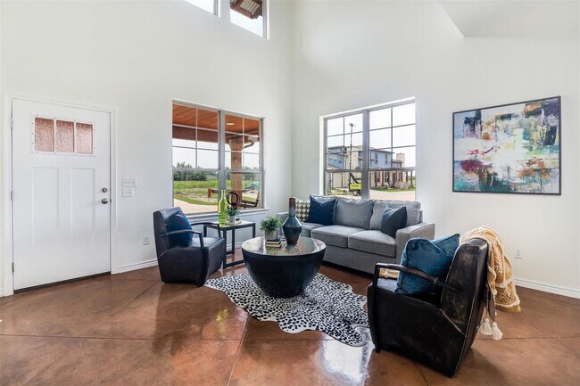 Building Photo - Charming 3-Bedroom Townhome near Lake Tawakoni!