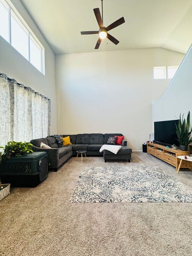 Building Photo - Spacious 3 bed/ 2.5 bath House In Severance