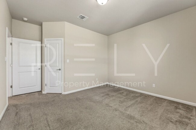 Building Photo - 1015 Vista View Dr