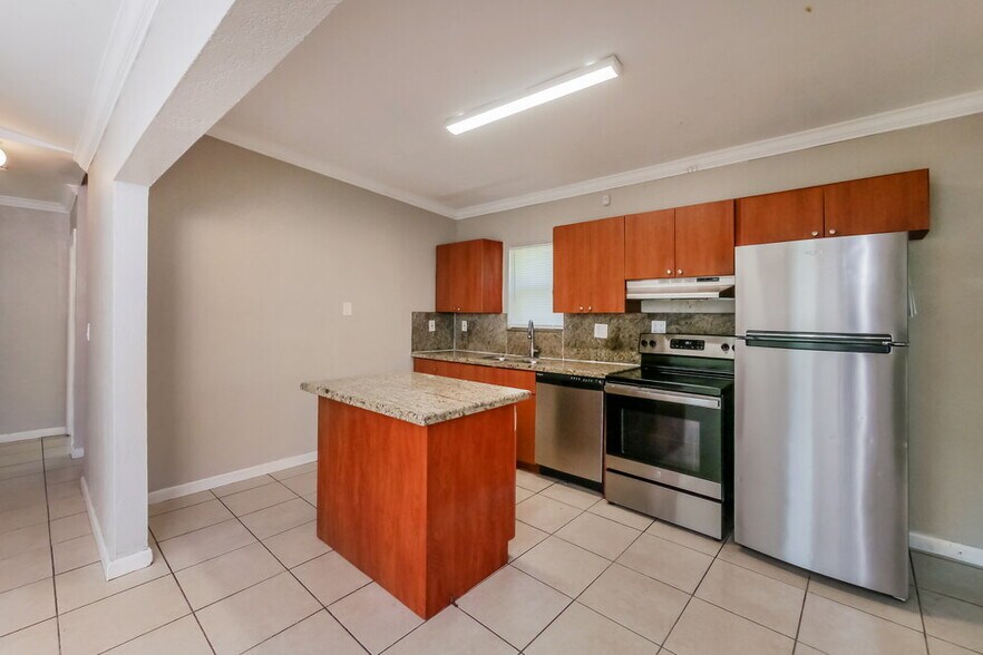 Building Photo - 259 NW 30th Ave