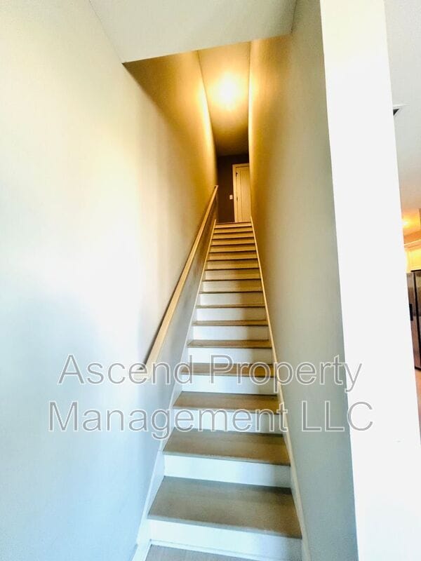 Building Photo - 3155 St Elmo Ave