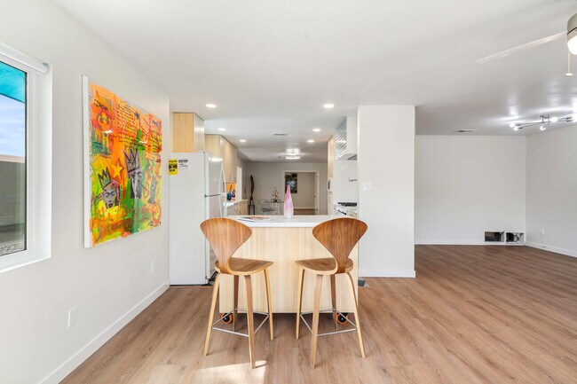 Building Photo - 117 Aliso Dr