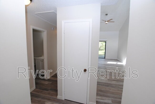 Building Photo - 2430 N Seabury Pl