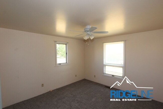 Building Photo - Country Living near Great Falls!