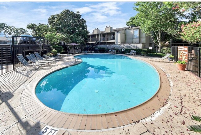 Building Photo - 5711 Sugar Hill Dr