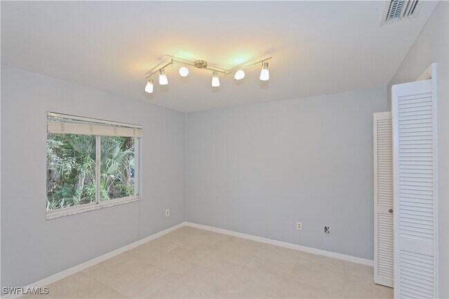 Building Photo - 5461 Boxwood Way