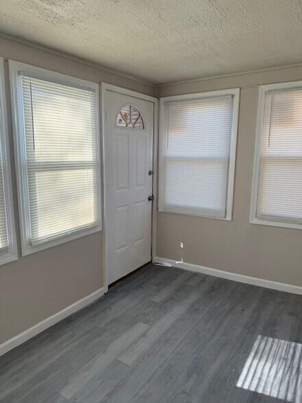 Building Photo - 30 DuPont Pl