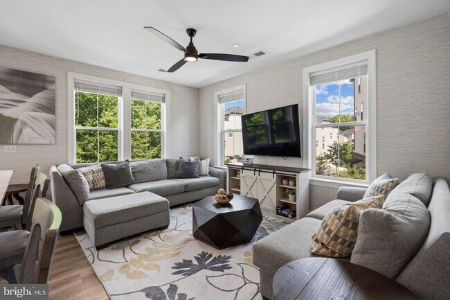 Building Photo - 3925 Fair Ridge Dr