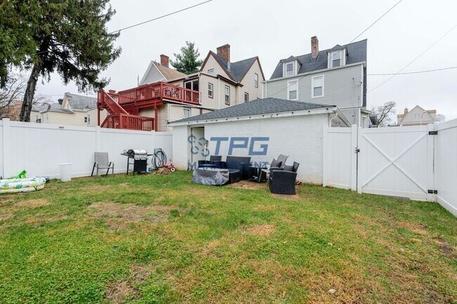 Building Photo - 211 Park Ave