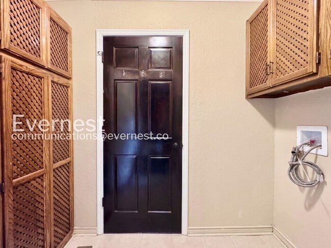 Building Photo - Spacious 4 Bed, 2 Bath Home with Fenced Yard and Two-Car Garage | Pet friendly | Available Now!