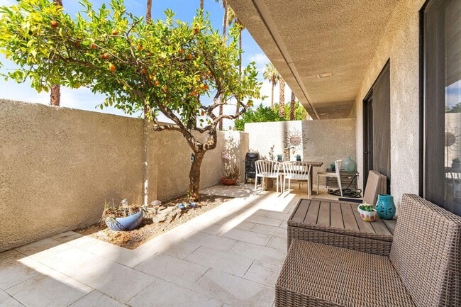 Building Photo - 877 E Arenas Rd