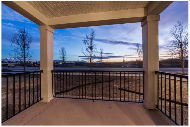 Building Photo - Beautiful 3 Bd, 2 Ba Condo with Garage Parking