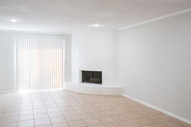 Building Photo - 8325 Ariel St