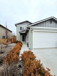 Building Photo - 3-Bed, 2.5-Bath Townhome w/ 2-Car Garage