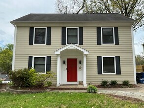 Building Photo - Fully remodeled 4BR 2.5BA colonial in 4 corners area of Silver Spring