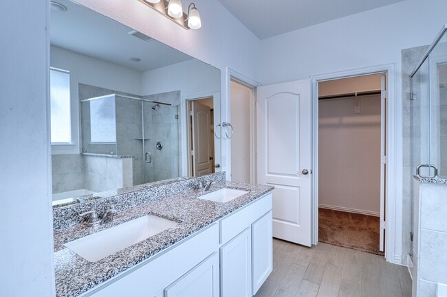 Building Photo - 8106 Royal Palm Ct