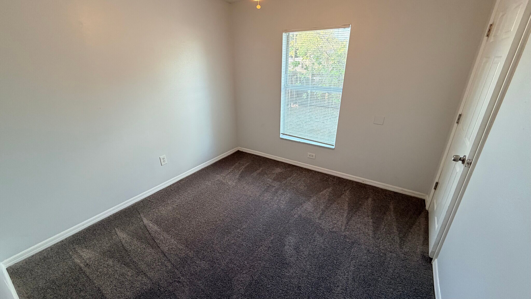 Building Photo - 2416 E 18th Ave