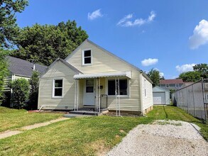 Building Photo - Three bedroom one bathroom home for rent