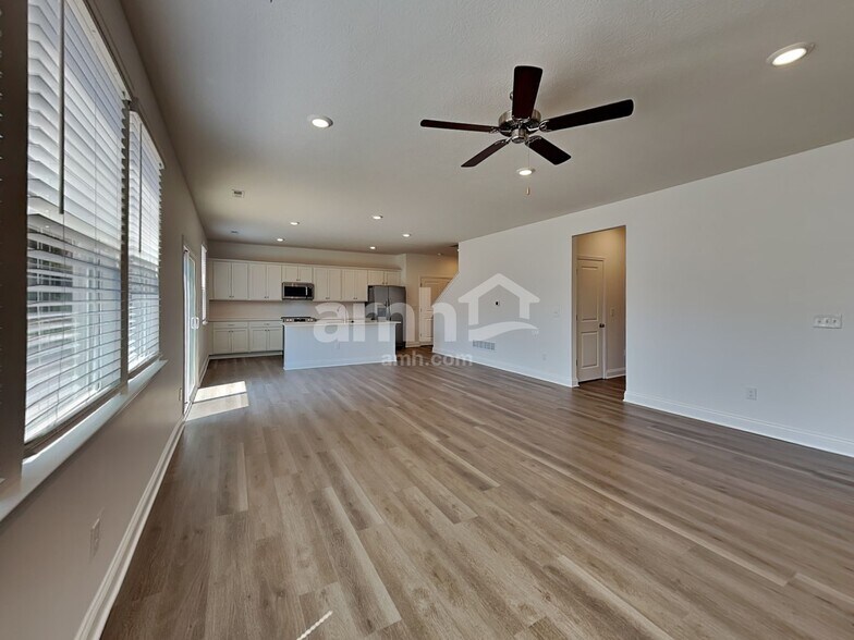 Building Photo - 315 Pne Hl Ct