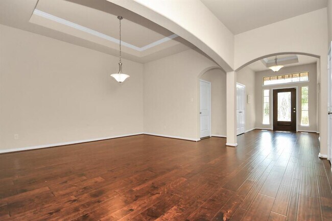 Building Photo - 1122 Boxwood Dr