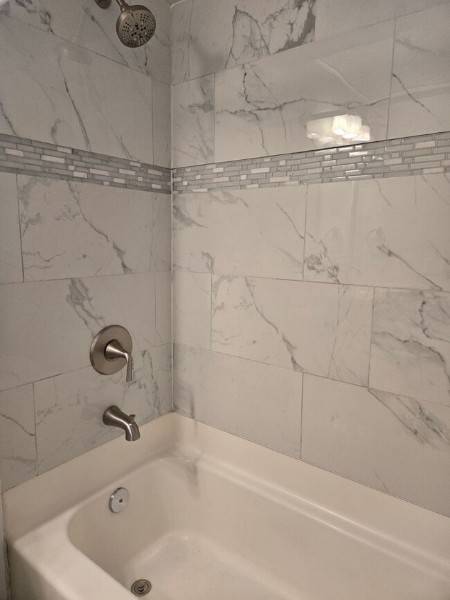 Building Photo - Renovated 2 Bedroom  Ranch for Rent in Aurora