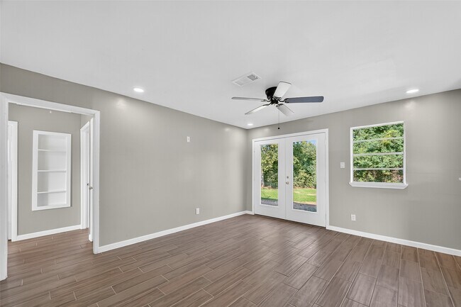 Building Photo - 5126 Denoron Dr