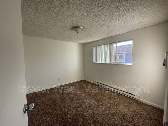 Building Photo - 944-933 33rd Ave