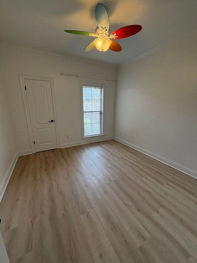 Building Photo - Great Gated Community Home