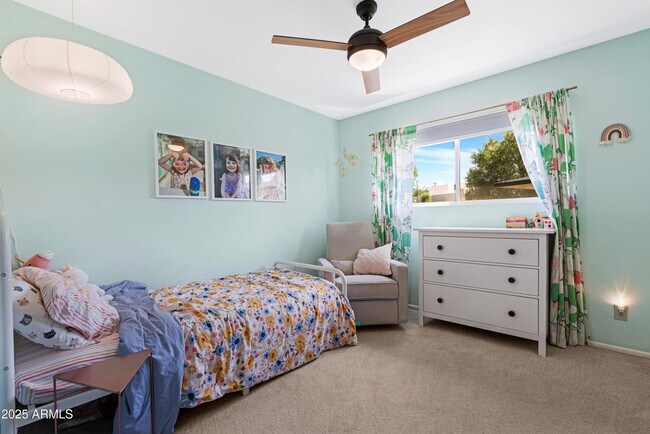 Building Photo - 1021 W Las Palmaritas Dr