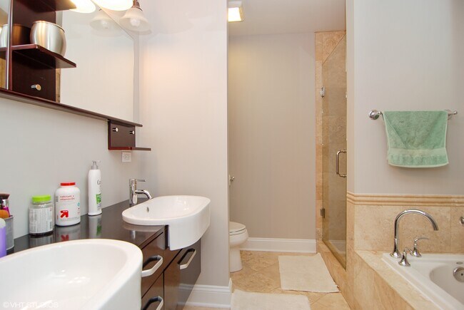 Building Photo - 829 S La Grange Rd-B