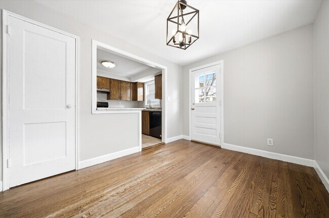 Building Photo - 77 Merrow St