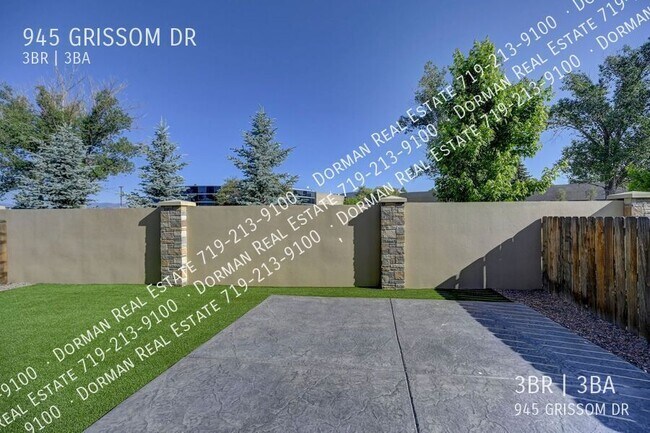 Building Photo - 945 Grissom Dr.