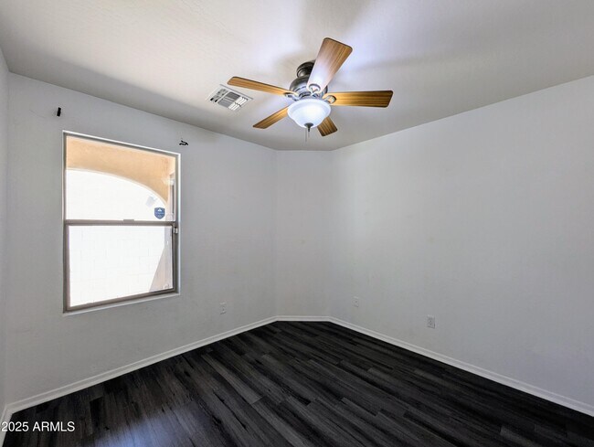 Building Photo - 13959 W Country Gables Dr