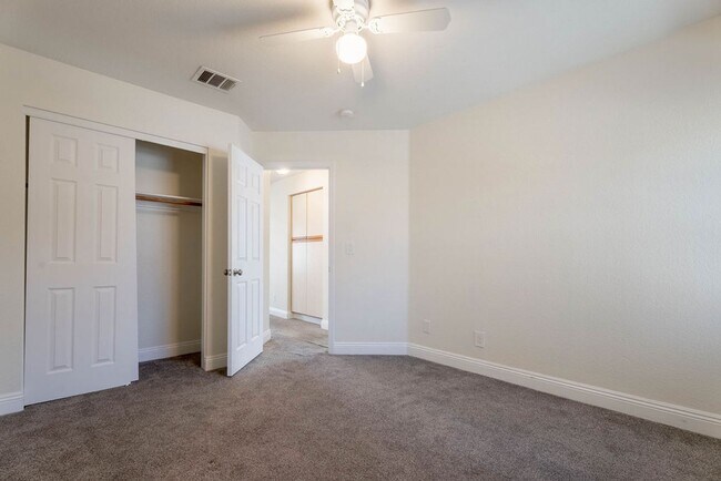 Building Photo - 26 Fantasia Ln