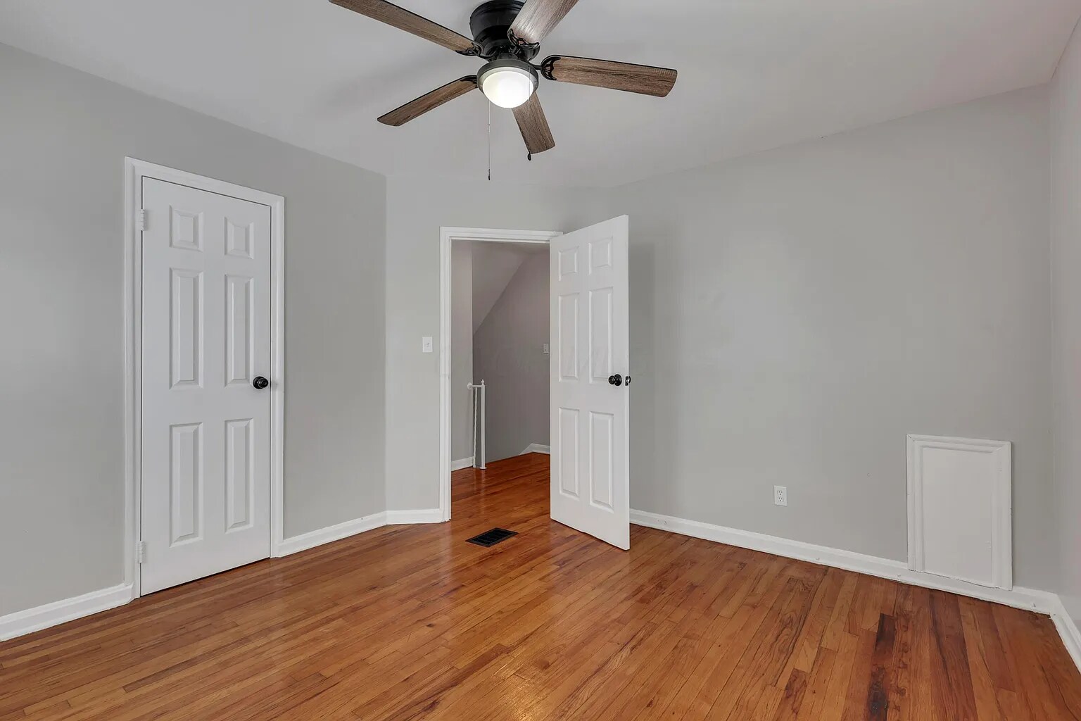 Building Photo - 354 N Roosevelt Ave