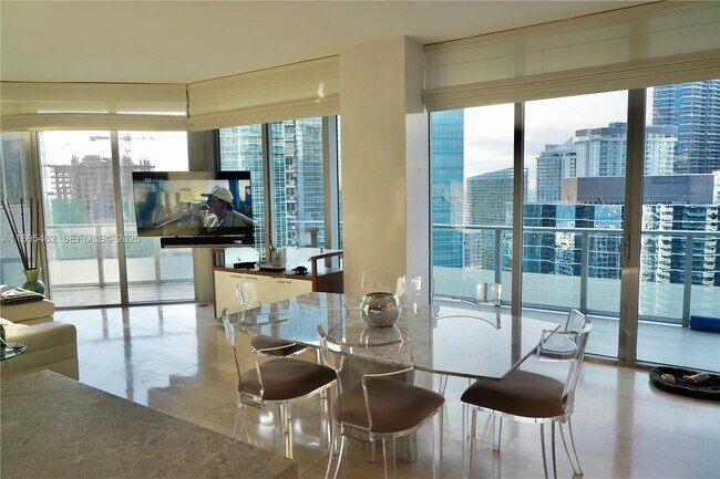 Building Photo - 1300 Brickell Bay Dr