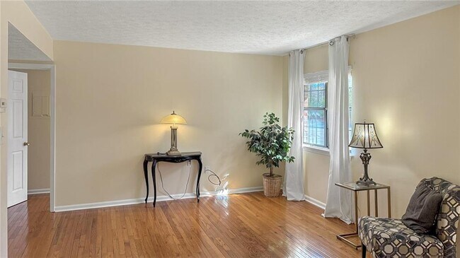 Building Photo - 475 Mount Vernon Hwy NE