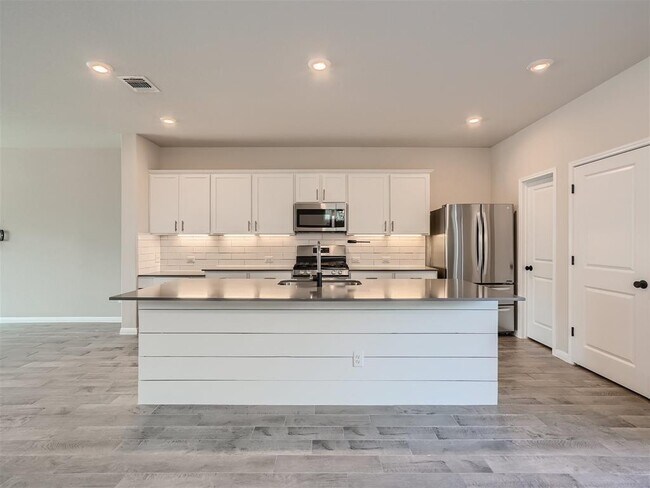 Building Photo - 8801 Whitter Dr